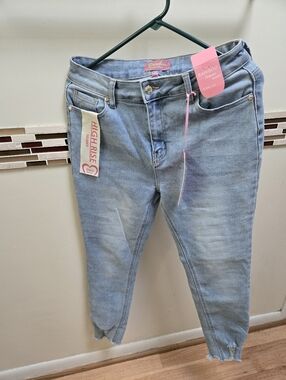 BAMBOO Light Blue Slim Straight Women Jeans with Pink Brand Tag